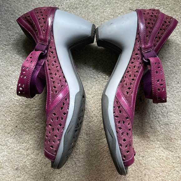 Merrell one of a Kind Magenta Functional Heels - Picture 4 of 6